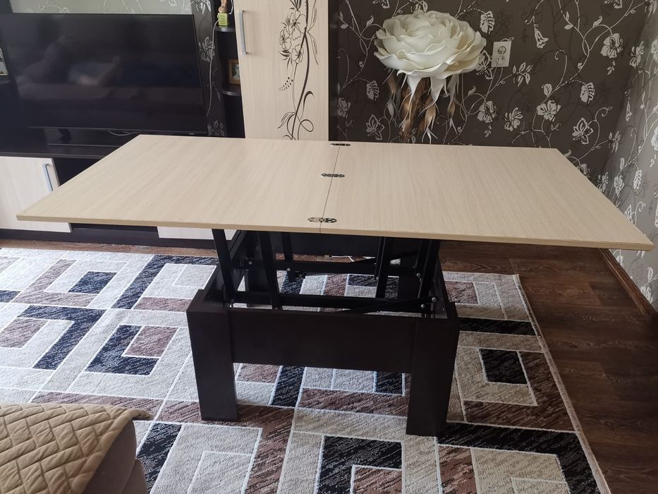 Продам раздвижной стол.