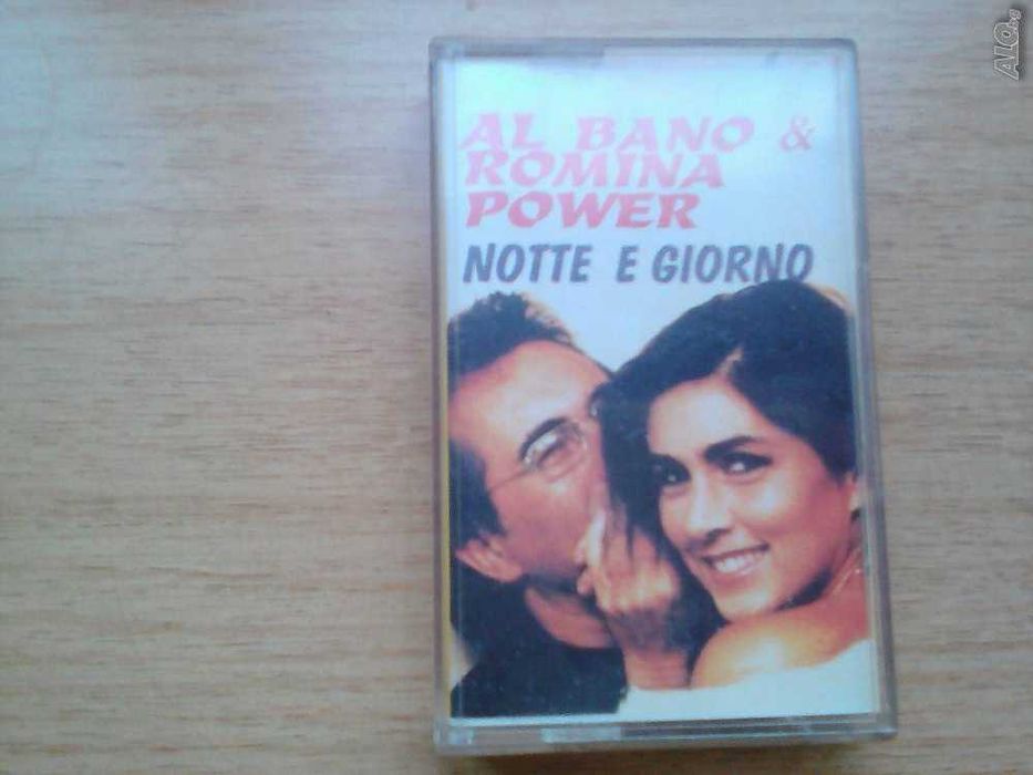 продавам компакт дискове всеки по 4 лв и аудиокасети всяка по 3 лв.