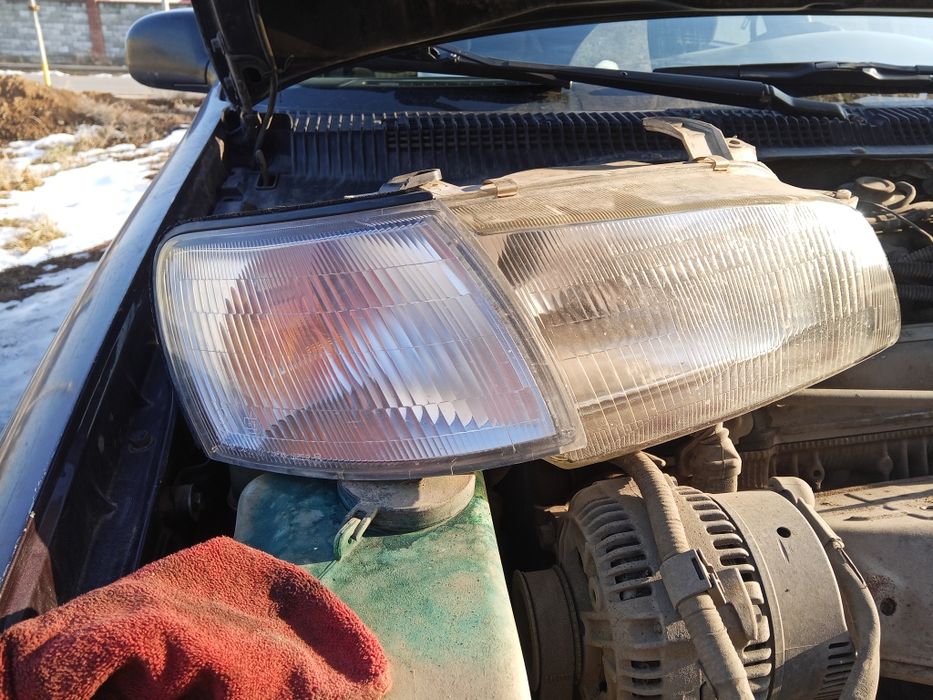 Продам фары Карина е пара