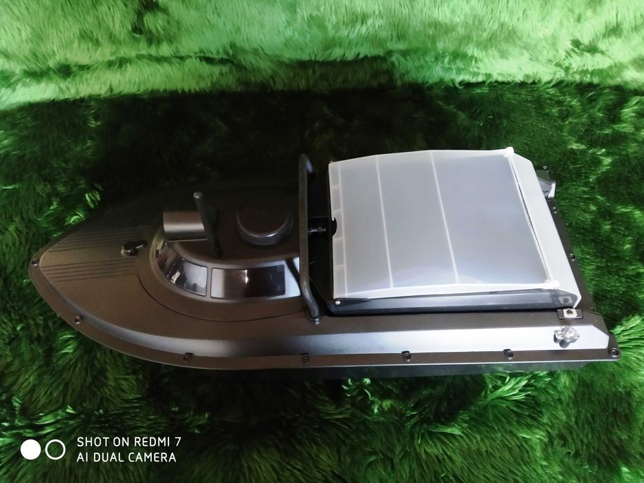 Лодка за захранка с GPS,компас.автопилот,Li батерия 3,7V 20A