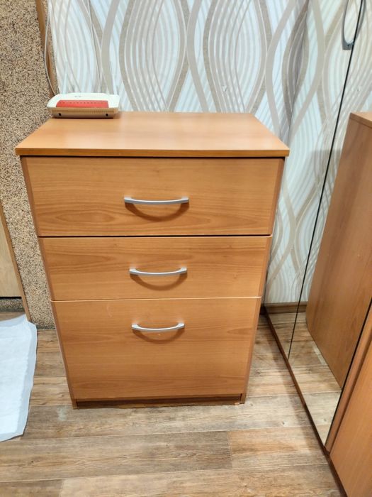 Продам шкаф и тумбу в прихожую