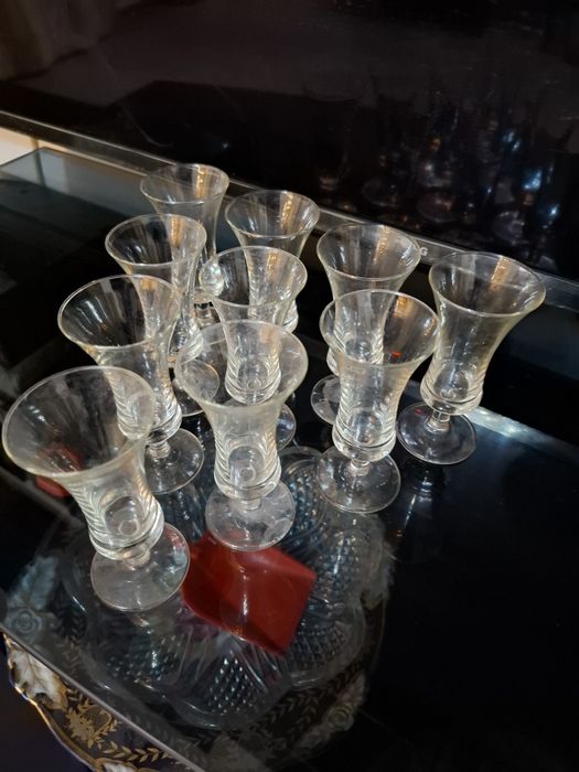 Набор рюмочек, рюмок.