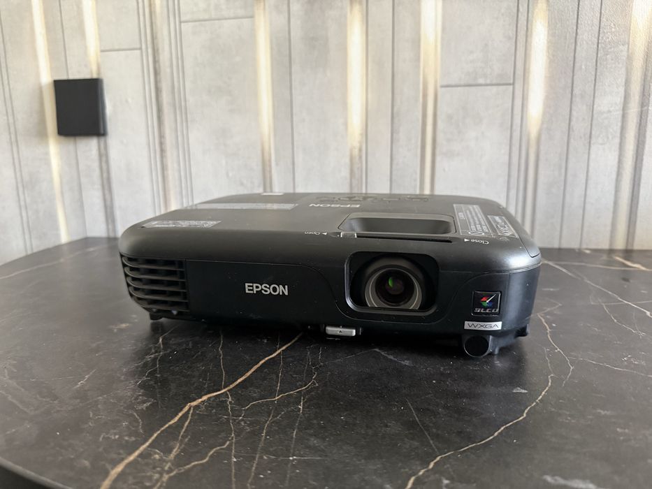 Продам проектор Epson, в наличии 2 шт
