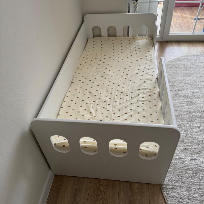 Детская кроватка 140см