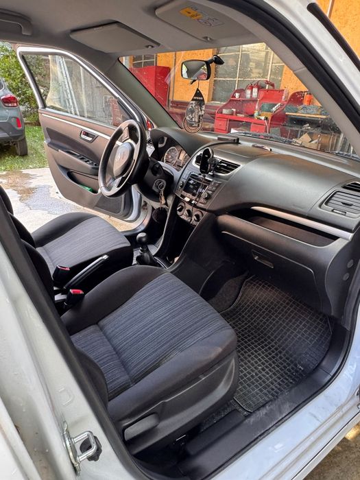 Vând Suzuki Swift, 4×4, benzină, 2016, capacitate cilindrică  1242, serie motor 2071043, km 62 400, reali, euro 6.