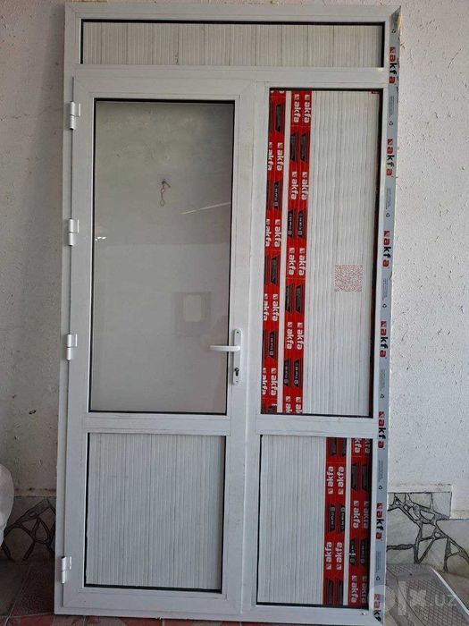 Алюминиевая дверь 240×130 см с фрамугой и боковой секцией