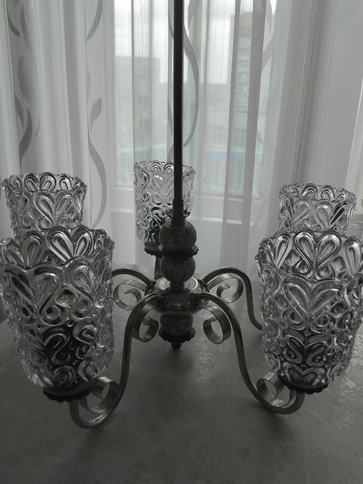 Продам люстру красивую