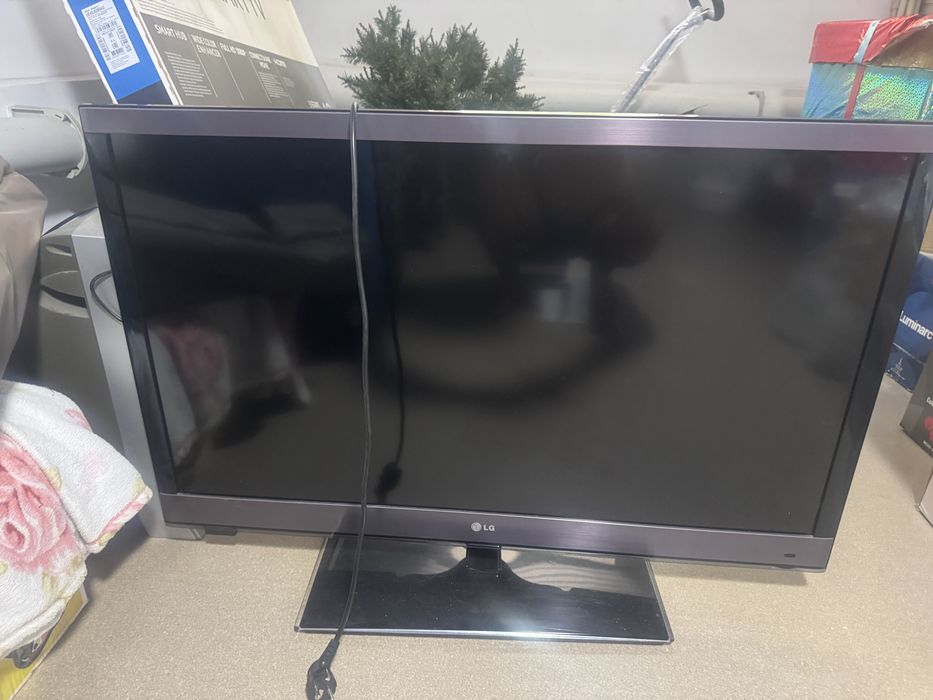 Телевизор LG 107 см