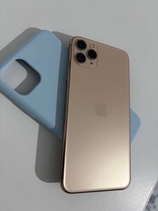 Vând iPhone 11 Pro Max – 64 GB, Gold