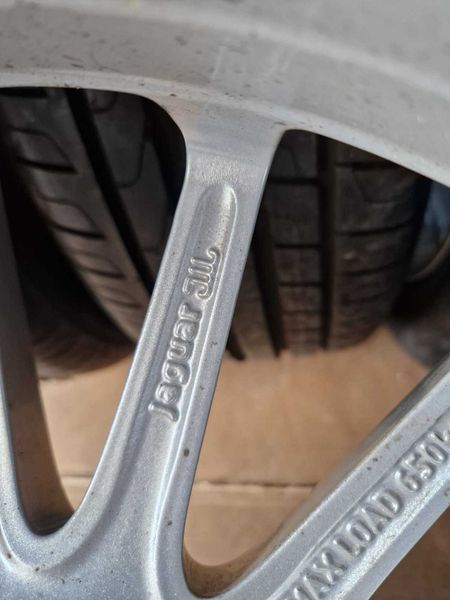 4 броя Гуми с джанти Jaguar 
Pirelli R17 205/55 DOT 1716
