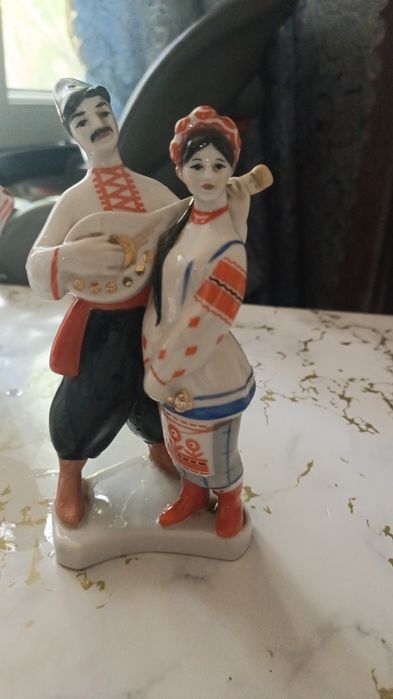 Продам статуэтки  из фарфора