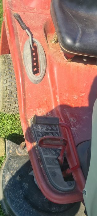 Tractoras tuns iaga/gazonul