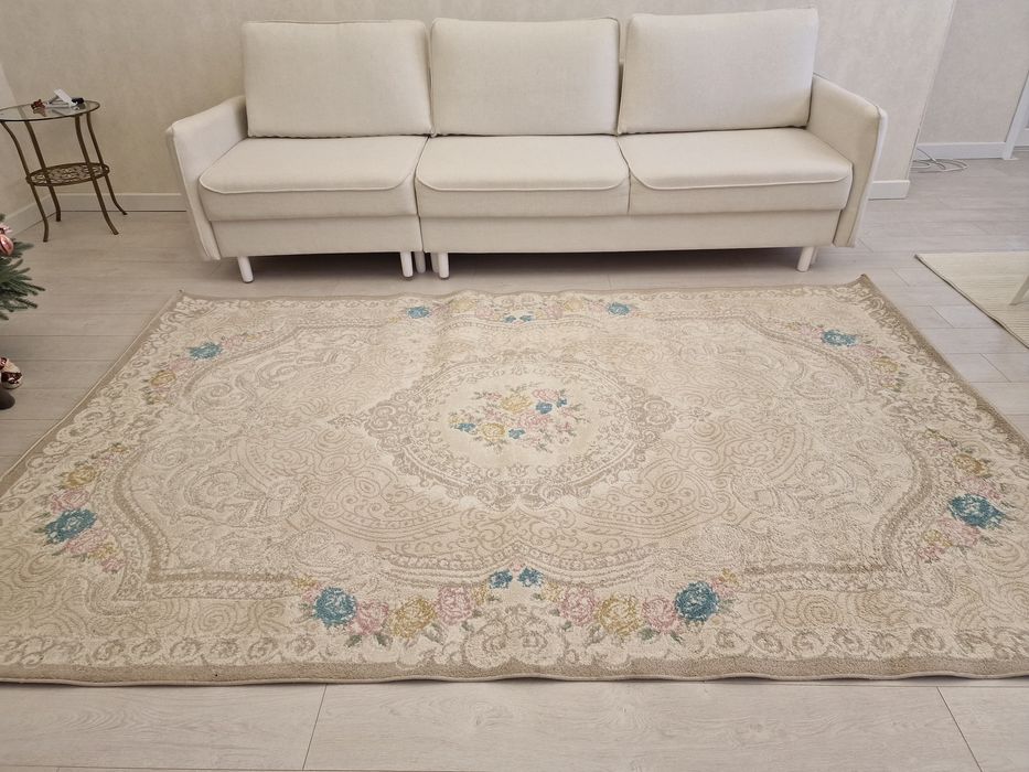 Продам ковёр в отличном состоянии