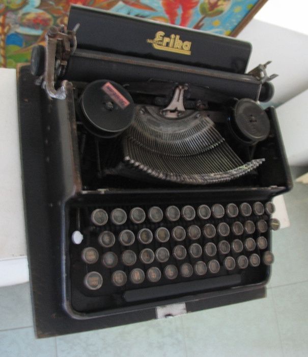 ЗАМЯНА за КАРТИНИ!! Старинна пишеща машина Naumann Erika