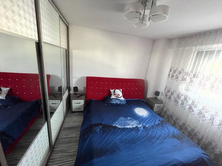 Vand apartament 3 camere decomandate , zona Neacsu-Mall Dunarea