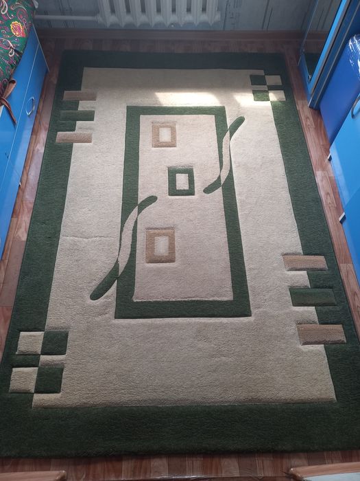 Продам ковёр отличное состояние.