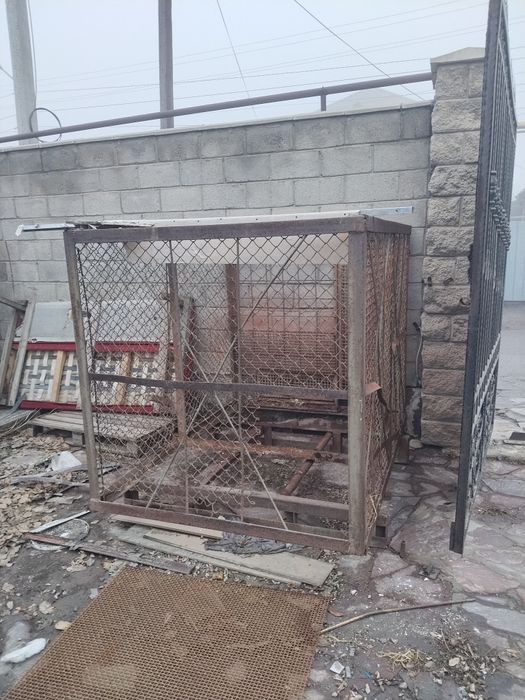 Продам вольер для собаки с домиком