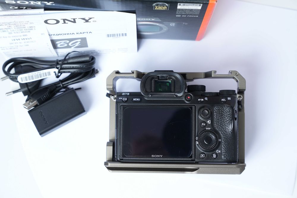 Продавам фотоапарат - Sony A7 III в идеално състояние