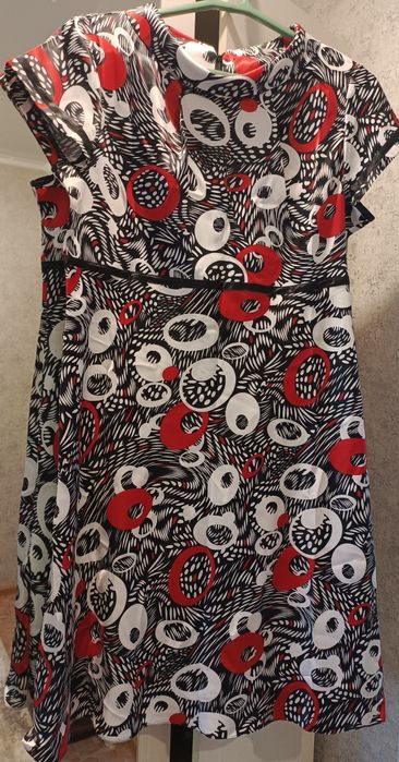 Красивое атласное платье