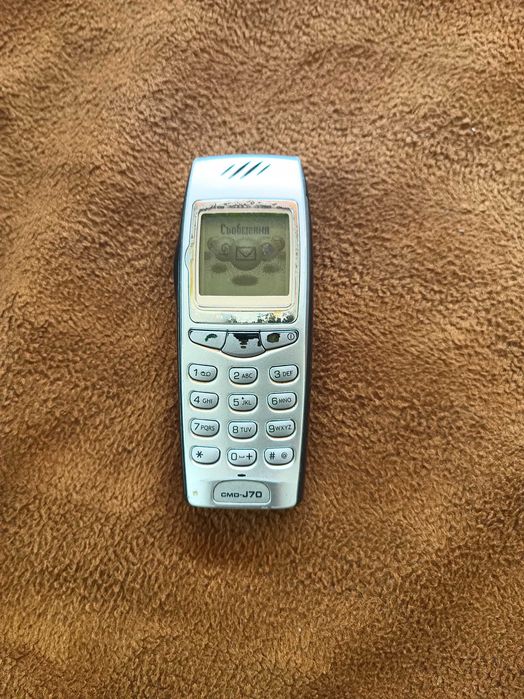 Мобилен апарат Sony J70