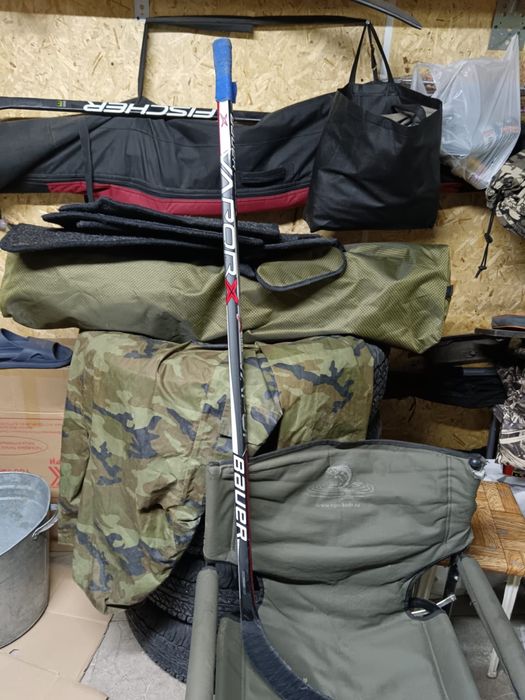 Продам хоккейную клюшку bauer vapor