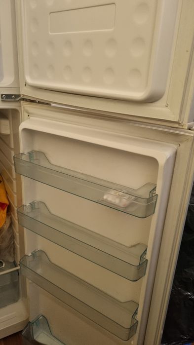 Crown Хладилник с 2 врати - с горна камера