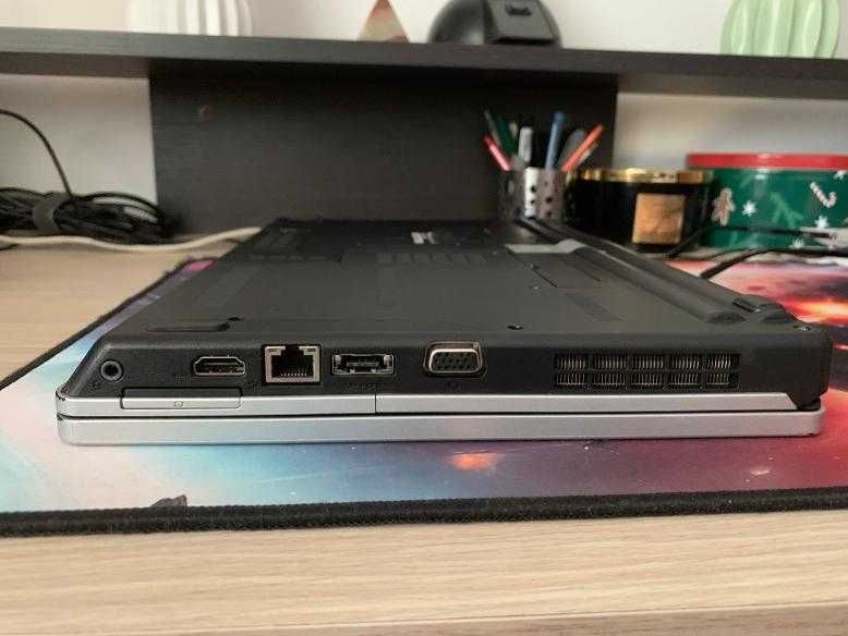 Vand laptop Lenovo ThinkPad One Edge.
