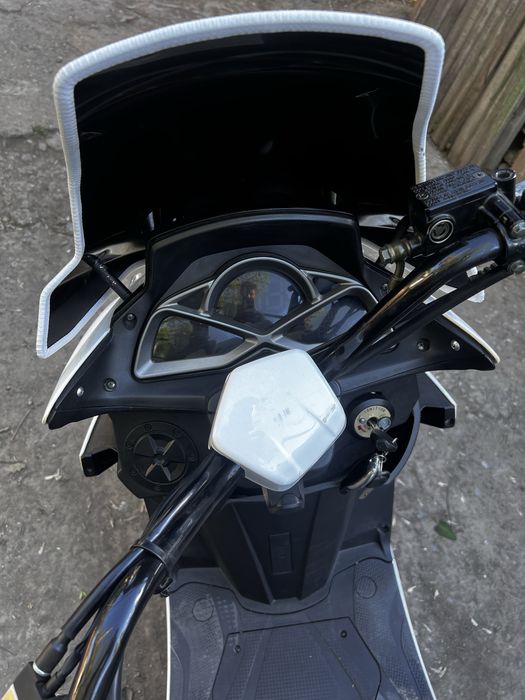 Продам скутер макси.