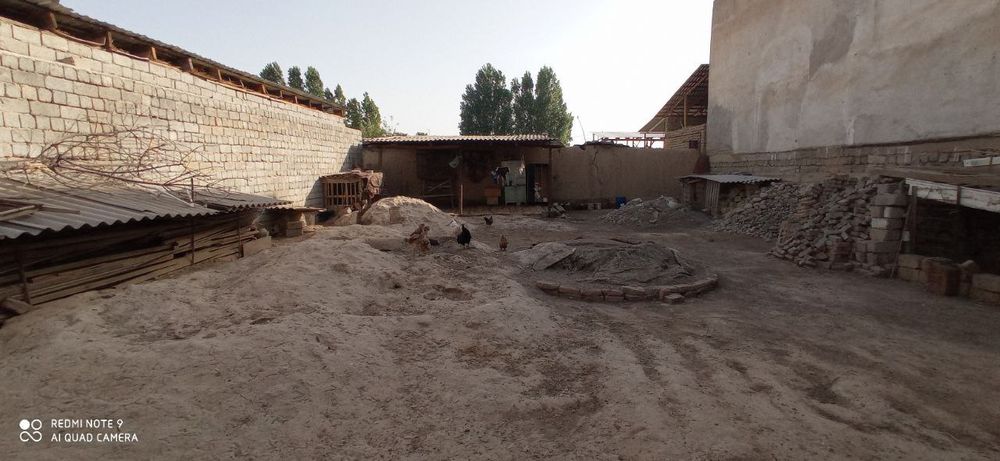 Uy sotiladi zangi ota tumani Nazarbek mevazor mahalla