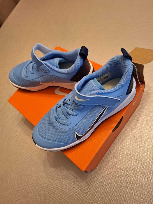 Продавам чисто нови маратонки Nike