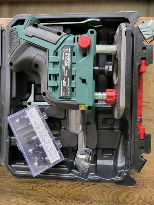 Акумулаторна ръчна фреза Parkside 12V