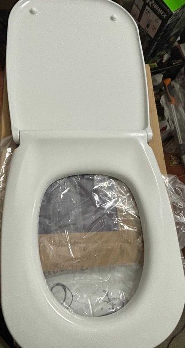 Capac WC Duravit D-Code, închidere silențioasă