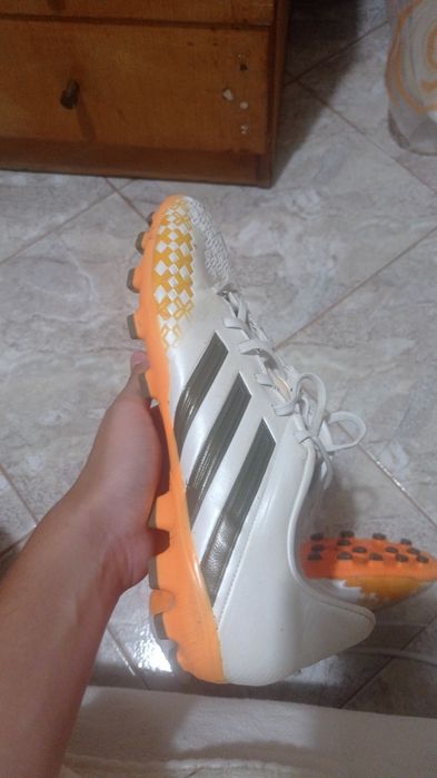 Продавам бутонки Adidas Predator Absolado