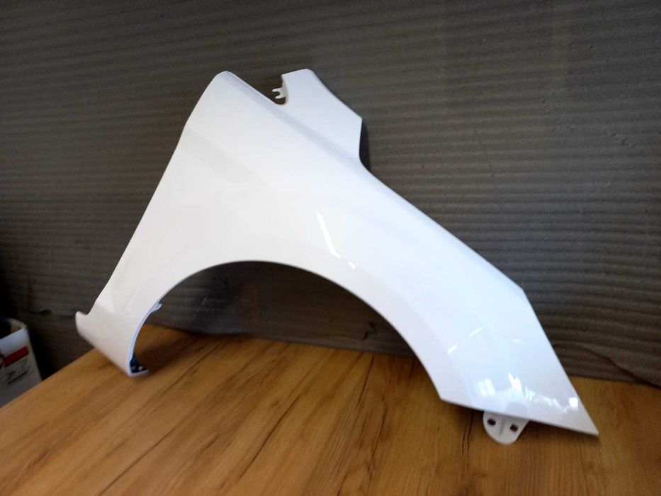 Aripa Fata Dreapta Ford Focus 2/II FSL 08-10 (Frozen White)