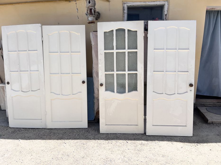 Продается белые двери!Всех отдам за 50000.Срочно!