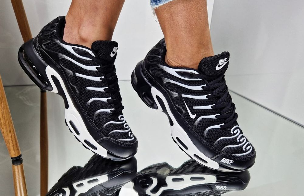 Дамски маратонки Nike TN