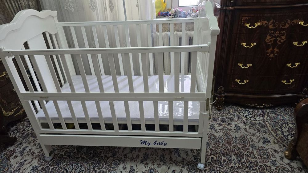 Продаётся детская кровать с люлкой в хорошем состояние