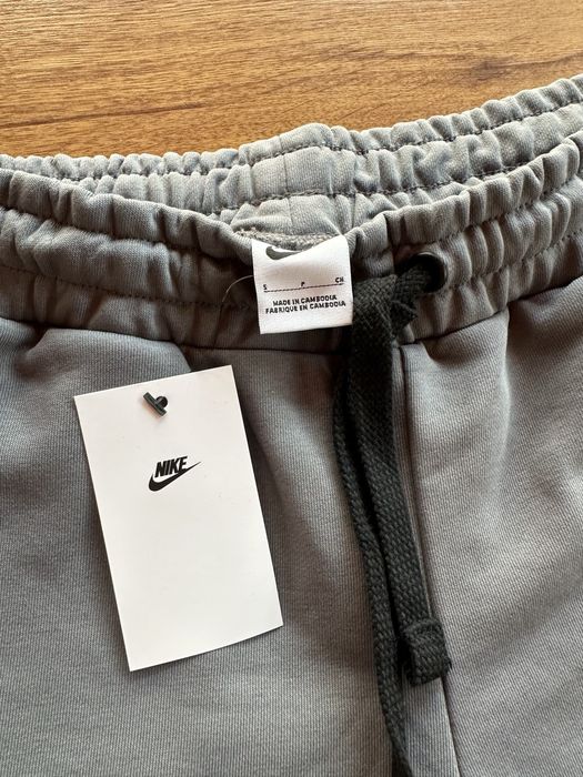 Мъжки,памучни,сиви къси панталонки Nike със страничен надпис