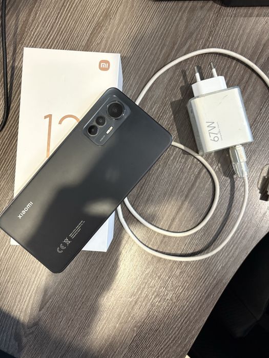 Продается сотовый телефон