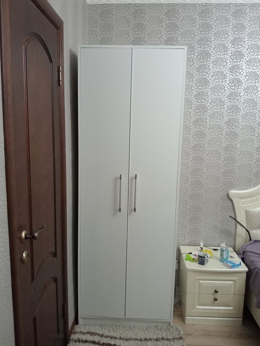 Продам двухдверный шкаф