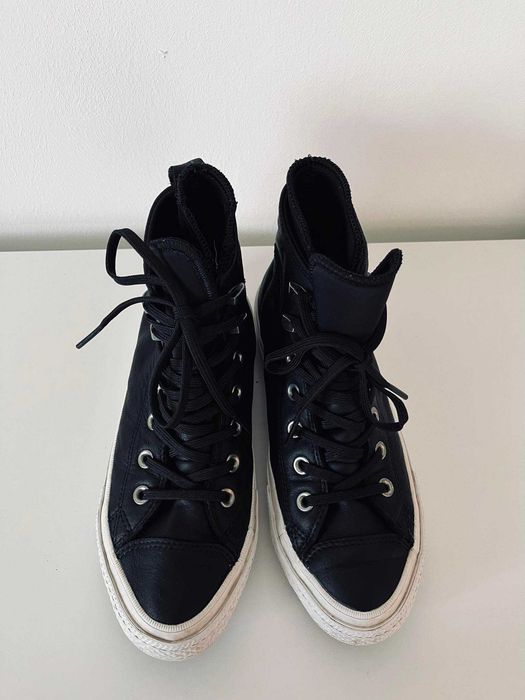 Продавам оригинални кецове Converse,  естествена кожа
