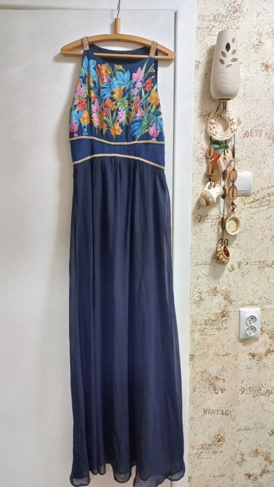 Продам женские платья.