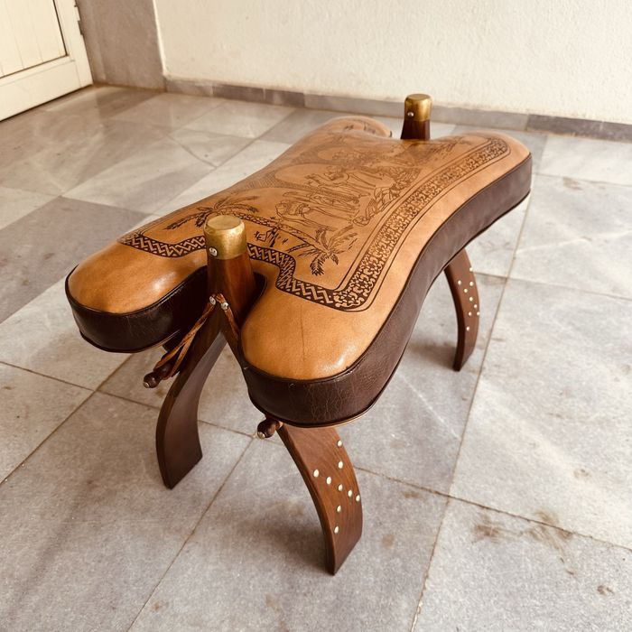 Ръчно изработена ориенталска табуретка от естествена кожа
