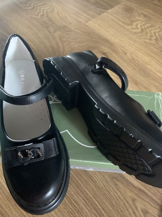 Новая обувь 35.5 размер