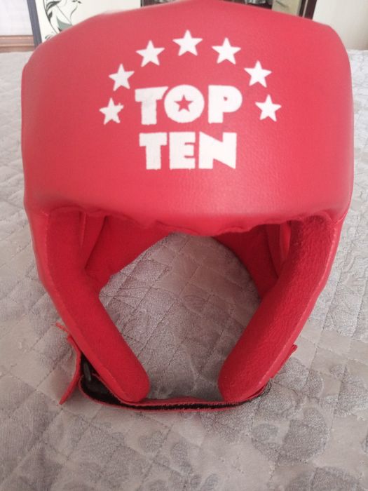 Красный шлем боксерский