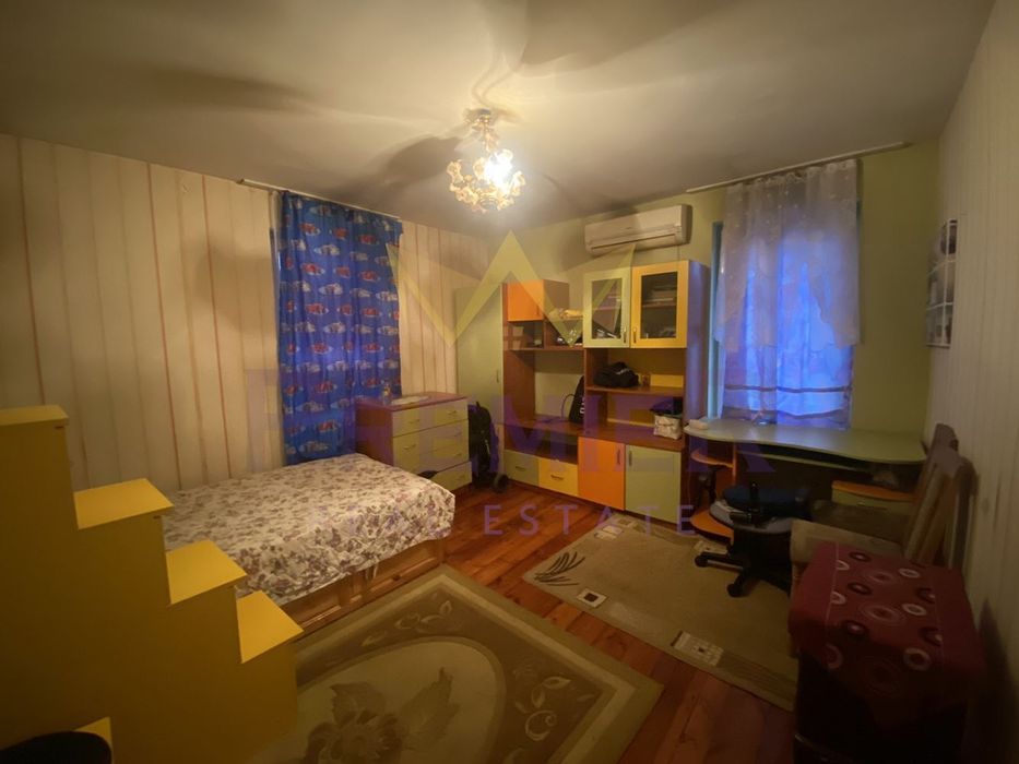 Продава се Двустаен апартамент в София, Център - 72 кв.м за 2028 €/кв.м - Снимка #2