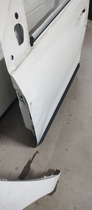 Ușa stânga față și aripa stângă Dacia dokker