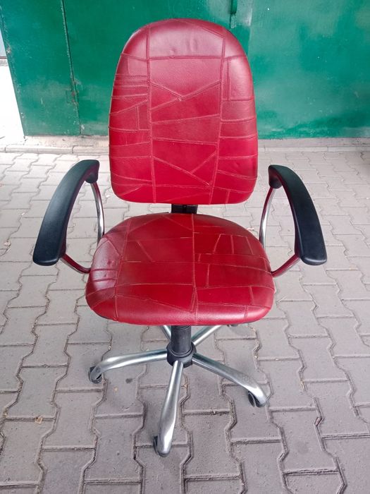 Продам кресло красное