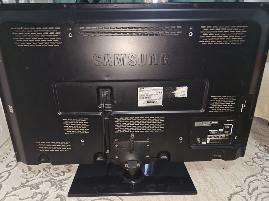 Телевизор "Samsung" 43 дюйма