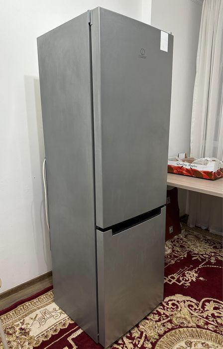 Холодильник Indesit